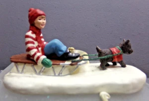 HALLMARK RECUERDO ADORNO NAVIDAD 2001 REPUESTO RECUERDOS VICTORIANOS NIÑO EN TRINEO - Imagen 1 de 6