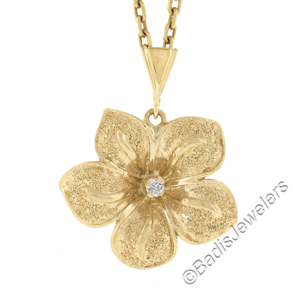 Solid 14k Yellow Gold 0.04ct Diamond Detailed Textured Flower Pendant Necklace - Imagem 1 de 4