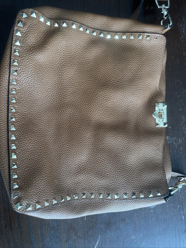 Bolso Bandolera Hobo Mensajero Rockstud Cuero Marrón Coñac Valentino Garavani Foto 1 de 4