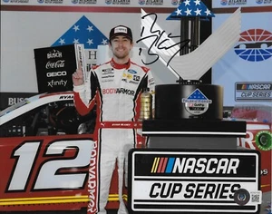 Foto firmada autografiada de Ryan Blaney de 8x10 de Beckett BAJO AUTENTICIDAD NASCAR - Imagen 1 de 1