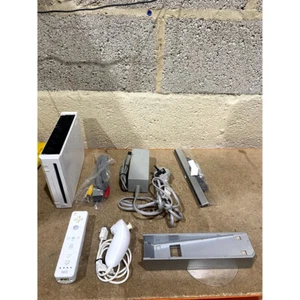 Nintendo Wii RVL-001 (EUR) Video Gaming Console Bluetooth USB 36W w/ Accessories - Picture 1 of 21