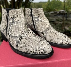NEW Vaneli 6.5 M Beige Black Soft Flexible Leather Lizard Print Bootie Hania Zip - Picture 1 of 9