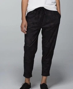 Lululemon Jet Crop Hose Savasana Camouflage Bündchen Taschen Kordelzug Jogger Größe 6 - Bild 1 von 7