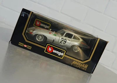Burago 1/18 Jaguar E Coupe (1961) Argento - 3038 - Die-Cast Modellino Auto NU... - Immagine 1 di 4