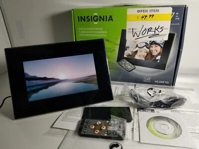 Insignia NS-DPF7G 2GB internal memory - 7" Digital Picture Frame - Opened Box - Image 1 of 4