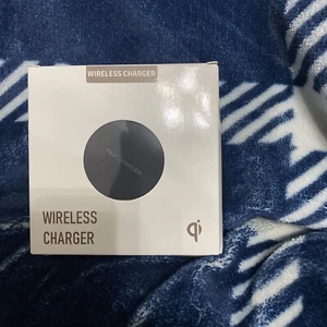 Qi Standard Fast Wireless Charger Pad Black Universal - New Open Box - Picture 1 of 2