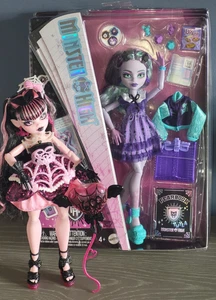 Neu Monster High Fearbook Twyla & A+ Scary Sweet Draculaura Geburtstag Puppe Set - Bild 1 von 5