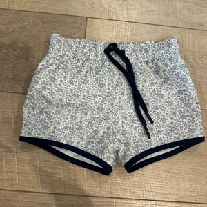Minnow Kinder Badeshorts mit Blumenmuster und Netzfutter Größe 3/4T leicht & schnell trocknend - Bild 1 von 5
