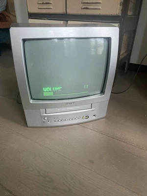 Vintage Toshiba MV13P2  TV  Combo VHS Player Retro Gaming Kids Movies 13" - Image 1 of 4