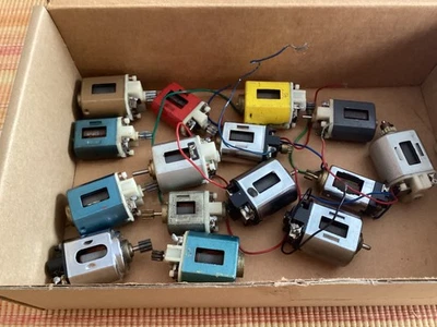 Lote de 15 motores antiguos vintage de coche tragamonedas. Foto 1 de 4