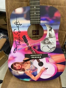 TAYLOR SWIFT SIGNED GUITAR CONCERT PICTURE PRINT JSA COA 🌟😍 - Picture 1 of 4