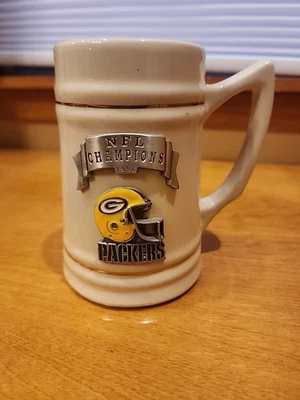 De colección Green Bay Packers NFL Champions 1996 Cerámica Stein Metal Logo Foto 1 de 4