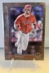 Mike Trout 2025 Topps Series 1 Memorial Day Camo 04/25 Los Angeles Angels - Bild 1 von 2