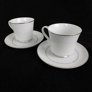 Juego de 2 platillos de taza de té de patas chinas finas coronas Victoria Lovelace encaje blanco - Imagen 1 de 12
