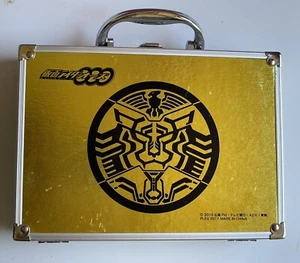 Lotto custodia Kamen Rider OOO con medaglie - Foto 1 di 3