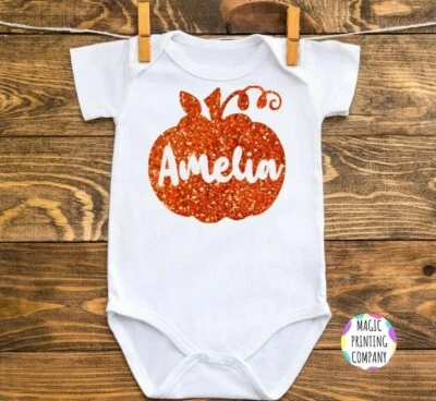 MAGIC DANCEWEAR Personalisiertes Kürbiskostüm Baby 1. Halloween Weste Body Outfit T-Shirt