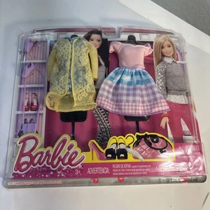 Barbie Fashions Pretty Pastels 2er Pack Rosa Kleid Blumen Strampler Mattel DHB44 Neu in OVP - Bild 1 von 4