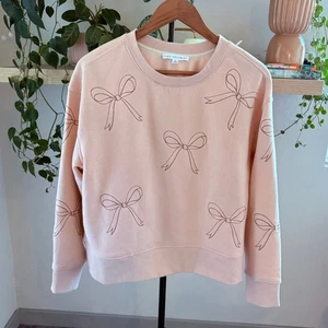Jane and Delancey Pastel Pink Bow Print Crewneck Cotton Sweatser M Cozy Pullover - Picture 1 of 8