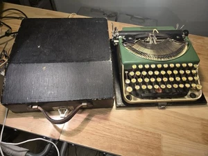Vintage Remington Portable Typewriter 1920’s Green Yellow Keys With Case & Lock - Picture 1 of 7
