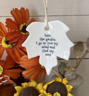 Hoja de cerámica del este de la India "En el jardín" otoño colgante decoración regalo 6x5 cm Foto 1 de 4