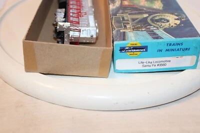 HO Scale Life-Like, Diesel Locomotive, Santa Fe Warbonnet Red, #3560 Built - Image 1 of 4