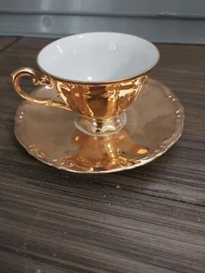 Taza y platillo Demitasse de oro alemán vintage de 2" de alto - Imagen 1 de 3