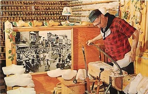 Dutch Novelty Shop Holland Michigan All Wooden Shoes Postcard - Picture 1 of 2