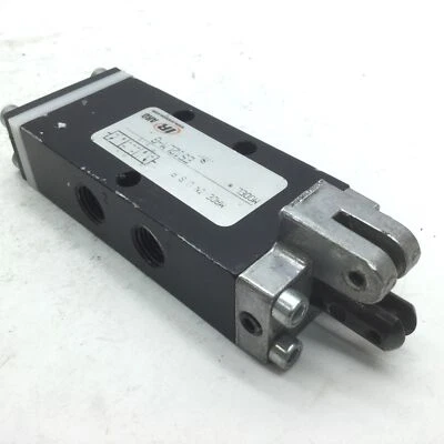 Aro E512LM-G Manual Pneumatic Valve 3 Pos 4 Way Momentary & Detent *Parts - Image 1 of 4