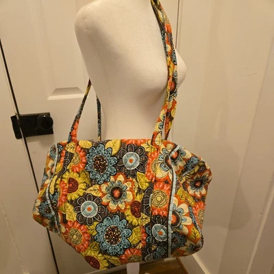 Bolsa de viagem Vera Bradley flor chuveiro grande com zíper superior 20x12x11 - Imagem 1 de 4