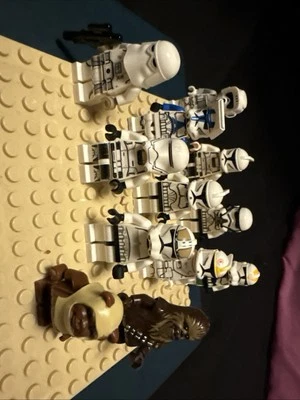 LOT  12LEGO STAR WARS MINIFIGURE LOT COLLECTION - Image 1 of 4
