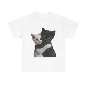 Adorable Gato Abrazo Unisex Camiseta Algodón Pesado Amante de Mascotas Camisa Lindo Gatito Gatito  - Imagen 1 de 45