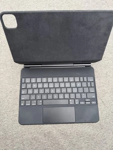 Genuine Apple Magic Keyboard 11 Inch British IPad Pro 11 1st -3rd - Picture 1 of 3