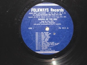 ALAN MILLS - Songs of the Sea ~ FOLKWAYS 2312 {orig} w/G. Lacombe NO ART COVER - Imagen 1 de 1
