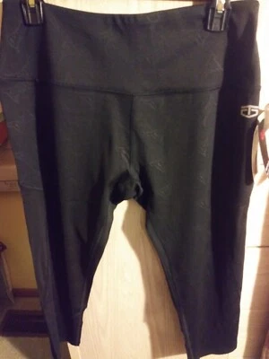 Tapout WWE 官方商品女式黑色 Capri Active 紧身裤 - XL 全新 — 第 1/4 张图片