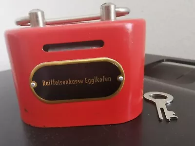 Alte Spardose Rot - Raiffeisenkasse Egglkofen - Mit Schlüssel • 17.90€