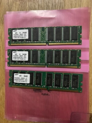 Samsung 512MB DDR PC3200 CL3 x 3   1.5gb total - Image 1 of 2