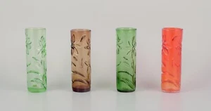 Fåglavik, Sweden. Set of four art glass vases with flower motifs. - Picture 1 of 9