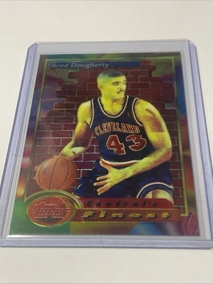 Refrator 1993-94 Topps Finest - Brad Daugherty #100 - Imagem 1 de 4