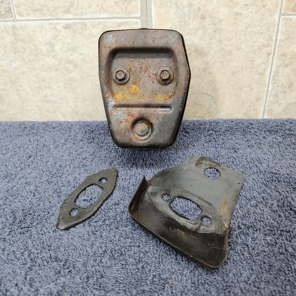 Silenciador de motosierra Craftsman con pernos y placa - 36cc 2,1 pulgadas cúbicas 14" 16" Sears Foto 1 de 4