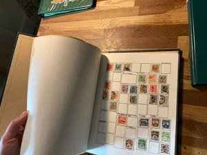 Dänemark Briefmarkenalbum + defektes Einsteckbuch - Bild 1 von 22