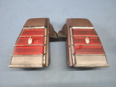 Monte Carlo 1977 luz trasera lámpara de freno cuarto panel extensión carcasa par Foto 1 de 4