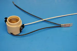 Leviton 31282-3 Porcelain Snap-In Lampholder For Recessed Lighting W/Thermostat - Picture 1 of 5