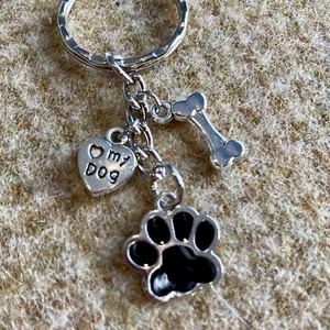 Dog Themed Keyring. Cute Enamel Dog Paw Keychain. Love Your Pet? - Picture 1 of 4