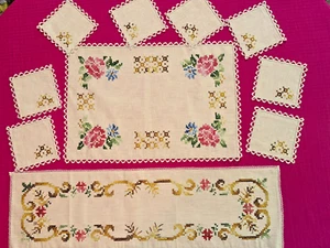 Napperon + chemin de table + 8 dessous de verre  brodés main, rétro - Picture 1 of 8