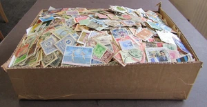SUBTANTIAL VINTAGE COLLECTION OF MINT/USED WORLD STAMPS IN OLD BOX - 25,000+ - Picture 1 of 3