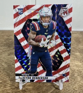 TREVEYON HENDERSON RED & WHITE STRIPE PRIZM ROOKIE SP 2025 PANINI MOSAIC #325 - Bild 1 von 2