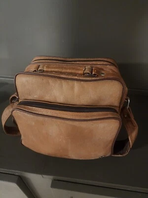 Camera Bag With 3 Pockets Padded On Inside Shoulder Strap Brown Foto1one - Image 1 of 4