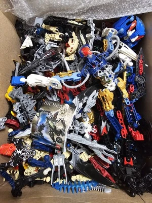 LEGO BIONICLE 4.5 Lbs Lote Libra Piezas Aleatorias + Figuras Completas + Piezas + Máscaras Foto 1 de 4