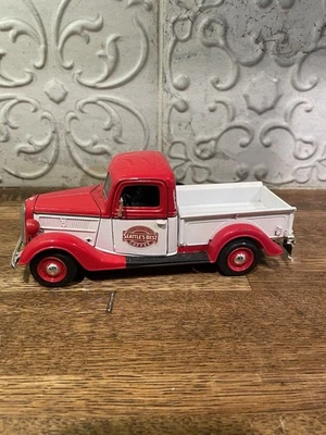 Литая модель красного пикапа Ford 1937 Seattle's Best Coffee масштаб 1:24 - Изображение 1 из 4
