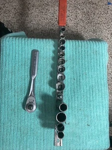 Craftsman USA 3/8" Dr - 14 Sockets, Ratchet V 43785 W/ Oil Port + Socket Tray - Picture 1 of 10